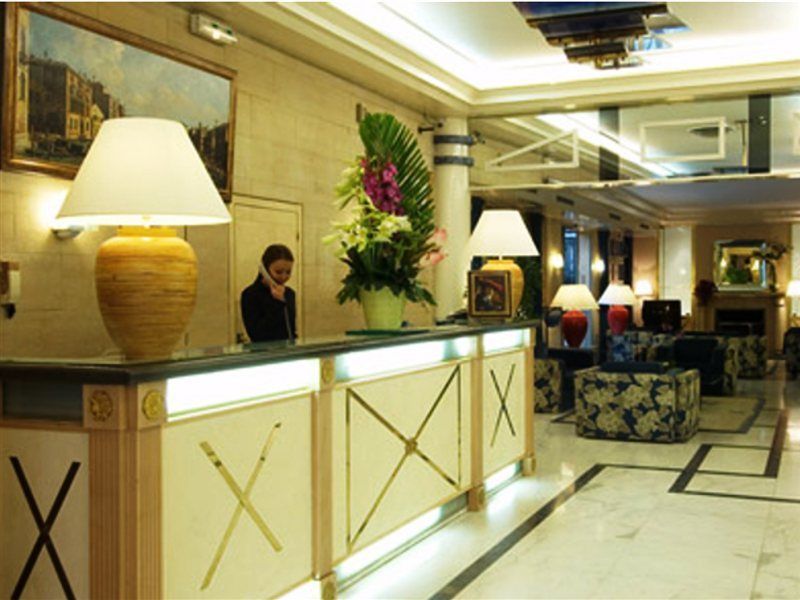 فندق باريسفي  رويال جاردن تشامبس إليسيس المظهر الداخلي الصورة